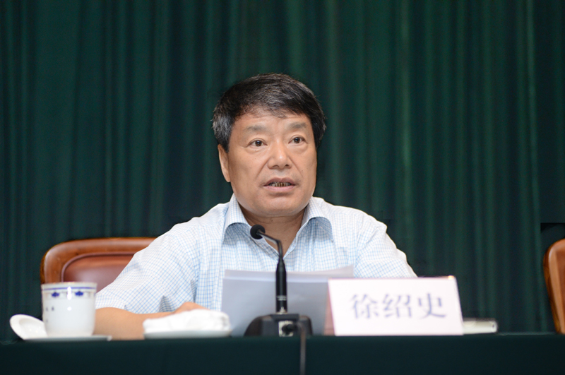 尚冰參觀“踐行節(jié)能低碳，建設(shè)美麗家園”節(jié)能科普展