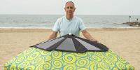 一款可提供充電的太陽(yáng)能傘 度假再也不用擔(dān)心手機(jī)沒(méi)電了