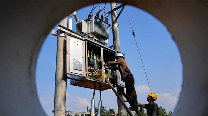 “國網陽光扶貧行動”巴東首批40個村級光伏發(fā)電站建成投運