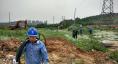 圖為6月19日，施工人員正在拆除線路