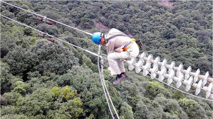 高空線(xiàn)路秋檢 確?？煽抗╇? /></a>
				<span>高空線(xiàn)路秋檢 確?？煽抗╇?/span>
			</li>
			<li>
				<a href=