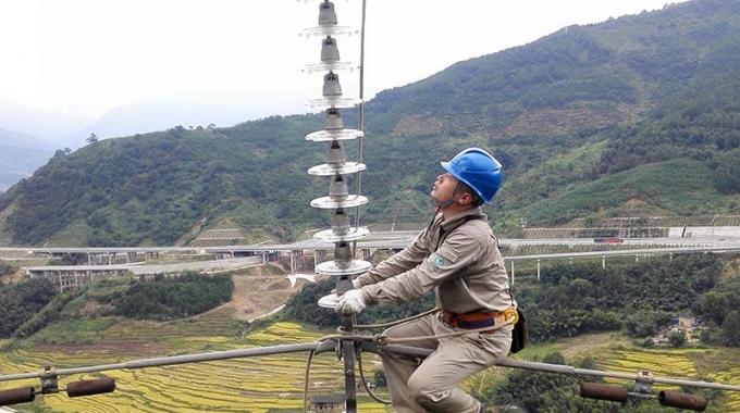 高空線(xiàn)路秋檢 確?？煽抗╇? /></a>
				<span>高空線(xiàn)路秋檢 確?？煽抗╇?/span>
			</li>
			<li>
				<a href=