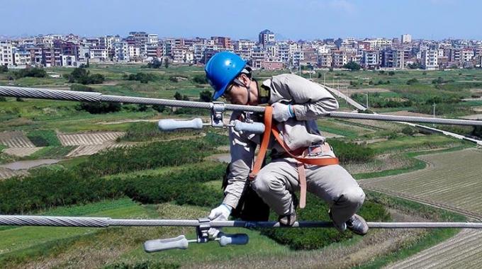 高空作業(yè)線路體檢 確?？煽抗╇? /></a>
				<span>高空作業(yè)線路體檢 確?？煽抗╇?/span>
			</li>
			<li>
				<a href=