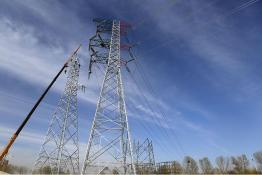 山西晉北--江蘇南京±800千伏特高壓直流輸電線路工程（冀1標(biāo)段）組塔施工有序進行