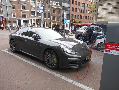 牽手紅旗 漢能太陽能汽車會更進一步嗎？