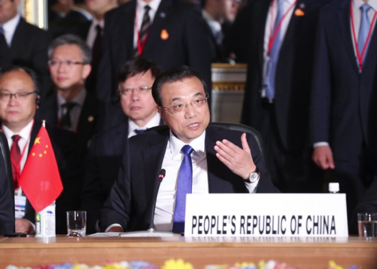 當?shù)貢r間5月9日上午，李克強總理在出席中日韓領(lǐng)導人會議時表示，亞洲國家數(shù)量眾多，發(fā)展水平差異較大。中日韓發(fā)展走在亞洲前列，應(yīng)集聚三方優(yōu)勢，通過“中日韓+X”模式，在產(chǎn)能合作、減貧、災(zāi)害管理、節(jié)能環(huán)保等領(lǐng)域?qū)嵤┞?lián)合項目，發(fā)揮三方在裝備、技術(shù)、資金、工程建設(shè)等方面的各自優(yōu)勢，共同開拓第四方甚至多方市場，帶動和促進本地區(qū)國家實現(xiàn)更好更快發(fā)展。