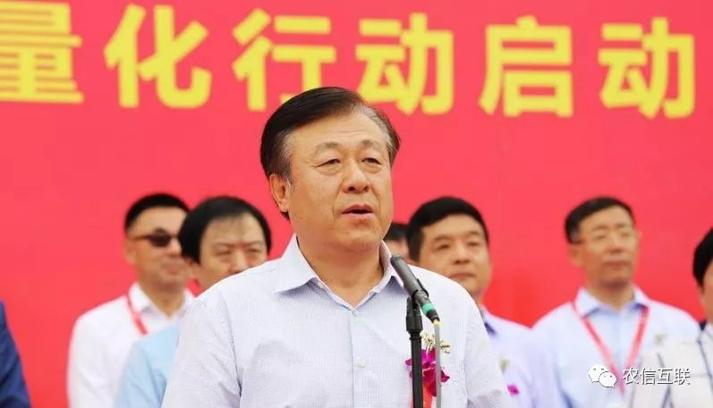 當前，互聯(lián)網(wǎng)技術正在加速向農(nóng)業(yè)農(nóng)村延伸和滲透，在農(nóng)業(yè)技術推廣、市場信息服務、農(nóng)業(yè)農(nóng)村電子商務、精準脫貧等方面已經(jīng)取得了顯