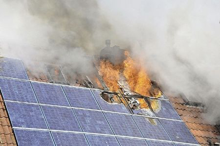 夏天到了 火災(zāi)事故頻發(fā) 光伏電站如何防火？