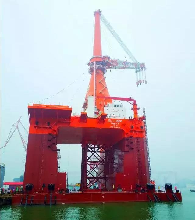 可抗16級(jí)臺(tái)風(fēng)、服務(wù)10MW海上風(fēng)機(jī)！全球首制深潛坐底多功能風(fēng)電工程船交付