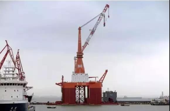 可抗16級(jí)臺(tái)風(fēng)、服務(wù)10MW海上風(fēng)機(jī)！全球首制深潛坐底多功能風(fēng)電工程船交付