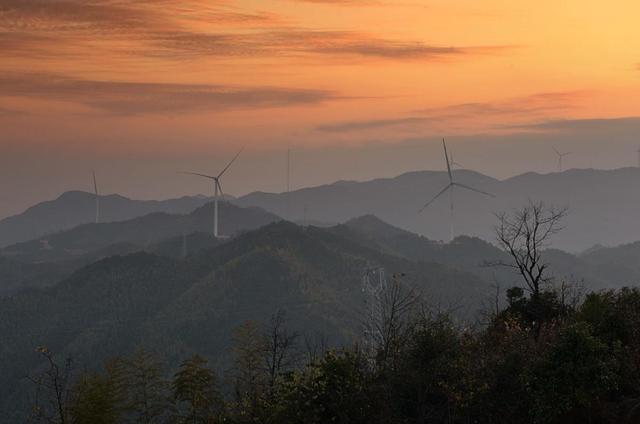 南雄建成粵北最大型風(fēng)電項目，犁牛坪風(fēng)電場二期并網(wǎng)投產(chǎn)