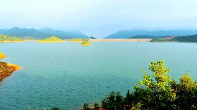 廣東惠州抽水蓄能電站（建成）  惠州抽水蓄能電站位于廣東省惠州市博羅縣，是廣東省內(nèi)興建的第二座大型抽水蓄能電站，是“西電東送”的必要配套工程。