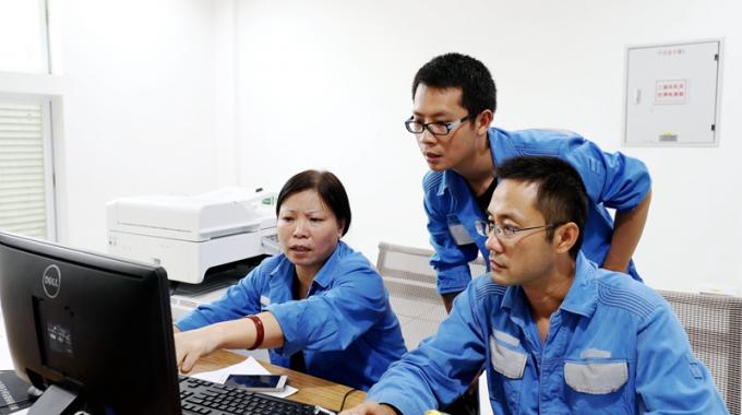 興義供電局相關部門克服任務重、工期緊、自然環(huán)境惡劣等難題，確保了110千伏花月變順利投運。