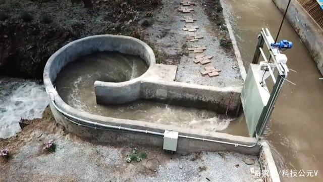 小型發(fā)電機(jī)，放到河里就有免費(fèi)的電，一天產(chǎn)的電夠60戶人家用