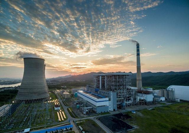 我國(guó)的火電廠燃燒一噸的煤礦，能產(chǎn)生多少電量？